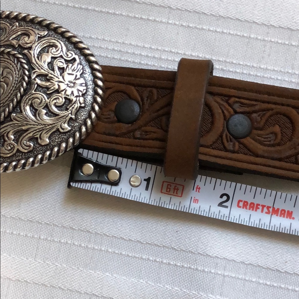 Women’s Justin Leather western style belt Sz 28 Brown Leather with heart buckle - Picture 9 of 16